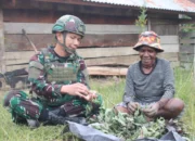 Ramadhan Berkah, Satgas Yonif 521/DY Anjangsana Berbagi di Rumah Warga Distrik Walesi