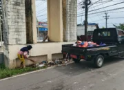 Lurah Buntu Datu Bersama Sopir Angkut Sampah di Jalan, Sentil Kesadaran Warga