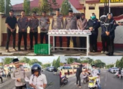 Polres Sinjai Berbagi Takjil di Jalan Bhayangkara, Wujud Kepedulian di Bulan Suci Ramadhan
