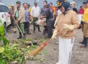 Ketua DPRD Metro Turun Langsung Pimpin Kerja Bakti Massal Bersihkan Pasar dan Drainase Kota
