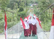Dulu Menyeberang Sungai, Kini Anak Sekolah di Sembukan Nikmati Jembatan Gantung Garuda