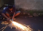 Pandai Besi Manubura Bertahan di Tengah Zaman: Warisan Leluhur yang Terancam Punah