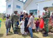 Berbagi Kebahagiaan Untuk Anak Negeri, Satgas Yonif 521/DY Hangatkan Kebersamaan di Distrik Apalapsili
