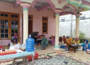 Babinsa Berinteraksi Dengan Para Ibu dari Balita Di Posyandu