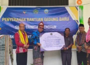 Kakanwil Kemenag NTT Menyerahan bantuan dan  Meresmikan gedung Baru SMAK  Trinitas Nenotun TTU  dan SMAK St.Aloysius Gonzaga Raihat Belu