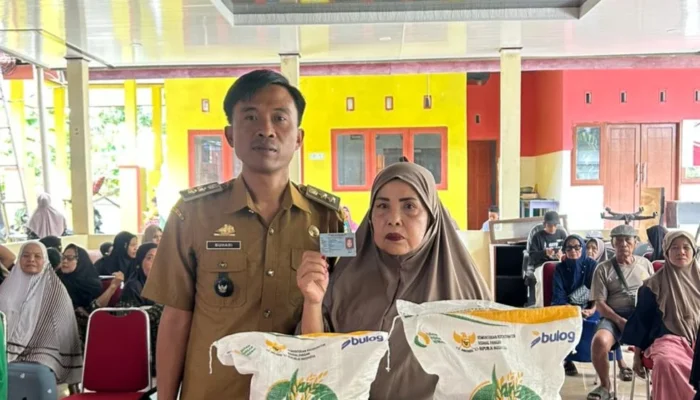 Bantuan Pangan Digulirkan di Abbanuange, Penopang Warga di Tengah Tekanan Harga Kebutuhan Pokok
