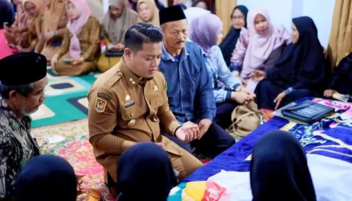 Kades Bonelemo Tutup Usia, Wabup Luwu Hadir dan Serahkan Santunan Rp42 Juta