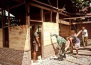 Babinsa di Luwu Turun Tangan Bantu Perbaikan Rumah Warga, Gotong Royong Perkuat Ikatan Sosial