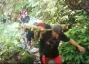 Infrastruktur Terabaikan, Warga Bulo Terpaksa Tandu Jenazah Melintasi Hutan
