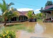 Curah Hujan Tinggi Beberapa Hari Sebabkan Banjir di Dusun Tambak Lamasi Pantai, Air Masuk Rumah Warga dan Genangi Jalan Raya