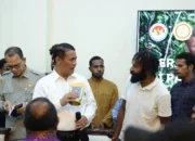 Mentan Amran kepada Mahasiswa Papua: “Saya Kaka Menteri, Orang Papua Juga, Mari Bangun Pertanian Berbasis Potensi Lokal”