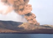 Anak Krakatau Masih Siaga, Aktivitas Vulkanik Stabil tetapi Potensi Bahaya Tetap Ada