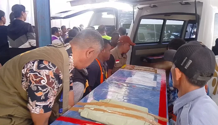 Perjalanan Panjang Berakhir di Tanah Kelahiran, Jenazah Buruh Migran Asal TTS Tiba di Kupang, Keluarga dan BPMI3 NTT Sambut di Bandara El Tari