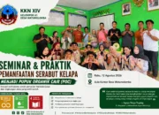 Mahasiswa KKN XIV Kelompok 61 Olah Serabut Kelapa Menjadi Pupuk Organik Cair di Watumelomba