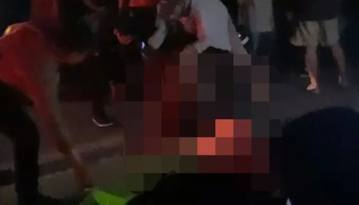 Pengendara Motor Tewas dalam Kecelakaan Tronton Pengangkut Ekskavator di Luwu