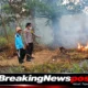 Personel Pos Pol Gasing Cek Titik Api Karhutla di Dusun 2 Desa Gasing